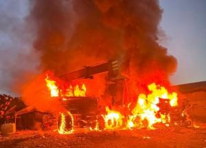 У Миколаєві прогримів вибух, почалася пожежа (відео)