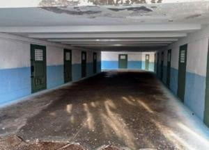 Подземный переход в Киеве "превратили" в СИЗО (фото)