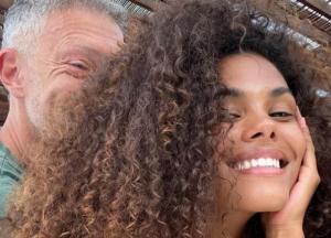 Тина Кунаки поделилась новыми пляжными снимками (фото)