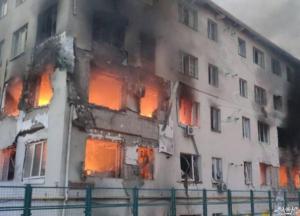 Росіяни вдарили по багатоповерхівці в Харкові: серед загиблих і поранених діти (фото)