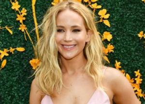 Дженнифер Лоуренс тайно вышла замуж: фото, которое удаляют в СМИ