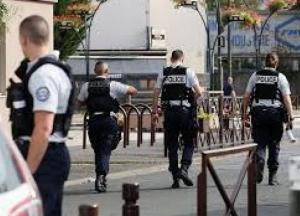 Во Франции мужчина с ножом напал на прохожих: есть погибшие и раненые
