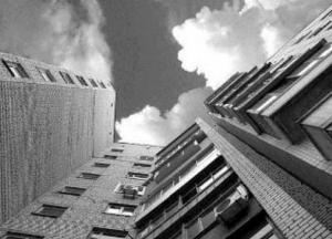 В Киеве мужчина разбился насмерть, пытаясь проникнуть в квартиру через окно (фото)