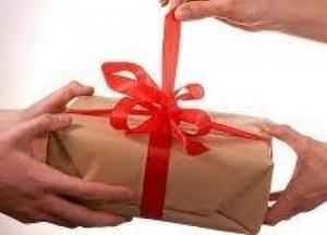 Книга на подарунок — цікаво та престижно