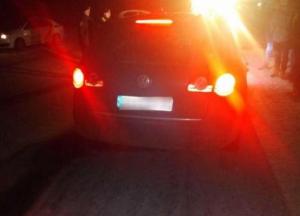 На Закарпатье автомобиль от удара в опору вылетел на женщину и двух детей на обочине