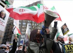 "Досить ядерного лицемірства": у Лондоні пройшла багатотисячна акція проти бомбардувань Ірану (відео)