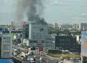 В Киеве масштабный пожар. Горят склады (фото, видео)