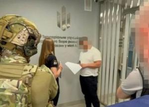 Катували та незаконно утримували людей у ТЦК: на Закарпатті ДБР повідомило про підозру трьом посадовцям