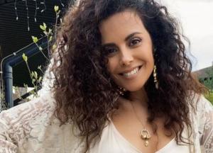 Настя Каменских снялась голой на лугу