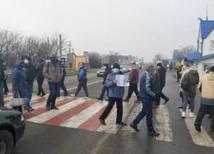 На Прикарпатье протестующие перекрыли трассу (фото)