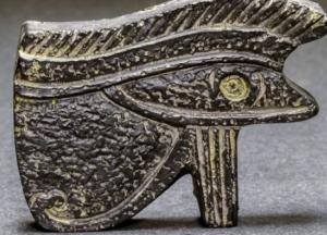 Ученые обнаружили древний амулет