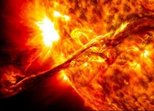 На Сонці стався найпотужніший спалах 2025 року, у Європі та Африці збої в роботі радіозв'язку