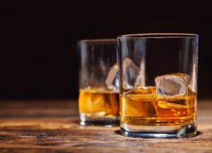 Медики назвали безопасную недельную дозу алкоголя