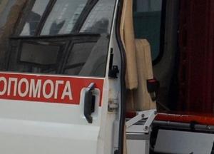 Разговаривала дома по телефону: в Житомирской области молния попала в девочку