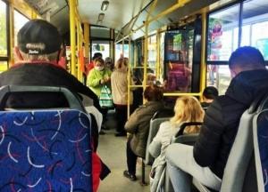 В Мелитополе ввели COVID-ограничения для общественного транспорта