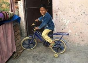 6-летнего индийского ребенка считают божеством (фото)