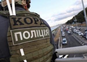 В Киеве перекрыли мост Метро: мужчина угрожает подорвать сооружение (фото, видео)