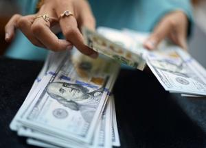 Нацбанк подсчитал, сколько денег заробитчане перечислили в Украину