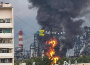 Дрони атакували Москву, горить найбільший НПЗ міста за 15 км від Кремля: відео моменту удару