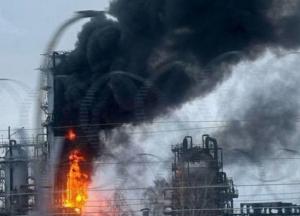 Україна уразила один із найбільших газопереробних заводів РФ, прилетіло в "Лукойл" (відео)