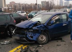 В Киеве произошло ДТП с участием четырех автомобилей (фото)