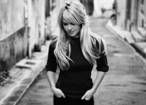 Известная британская певица рассказала о своем заточении и изнасиловании