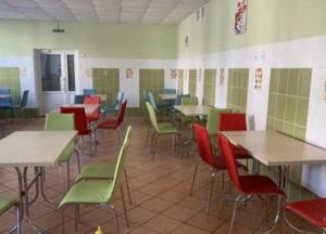 Минздрав начал внезапные проверки работников школьных столовых на стафилококк