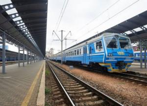 "Укрзализныця" продолжила маршрут двух пригородных поездов из Киева