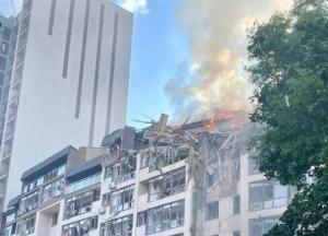 Атака на Київ: у 9-поверхівці знесло кілька поверхів, а в дитсадку - вирва у 7 метрів (відео)