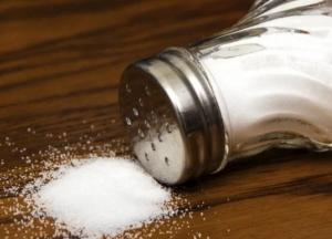 Врачи рассказали, как соль влияет на организм человека