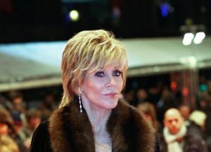 Актриса в 82 года снялась в латексе для глянца (фото)