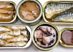 Названы самые опасные для здоровья консервы