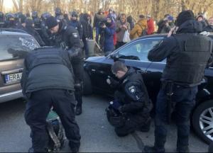 Протесты под Радой: пострадали 17 полицейских, задержаны 26 человек
