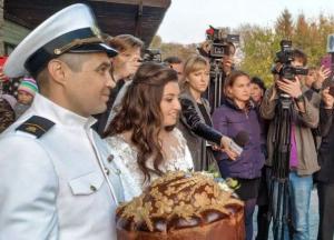Освобожденный украинский моряк Беспальченко сыграл свадьбу (фото)