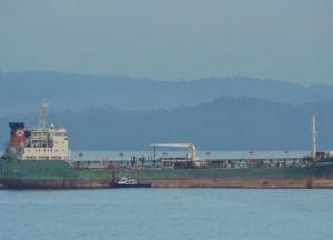 Возле африканского побережья напали на танкер с украинскими моряками