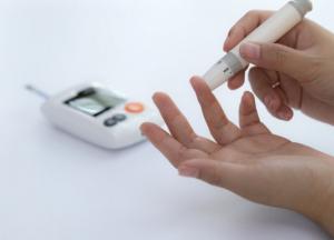 Медики назвали признаки слишком высокого уровня сахара в крови