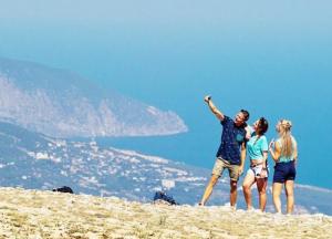 В сети подняли на смех «моду» российских туристов в Крыму (фото)