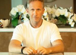 Российскому актеру и ведущему Оскару Кучере запретили въезд в Украину 