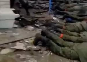 Розстріл російських військових, які здались у полон: що сталося насправді (повні відео)