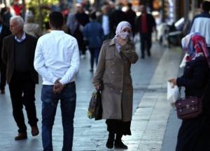 В Турции запретили людям младше 20 лет выходить на улицу