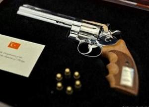 Револьвери від Ердогана: несподівані подарунки главам держав на саміті НАТО