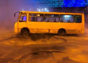 В КГГА рассказали о компенсациях пострадавшим в результате прорыва трубы возле ТРЦ "Ocean Plaza"