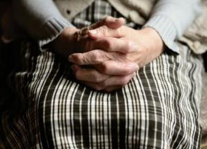 На Буковине мужчина избил и изнасиловал 77-летнюю женщину