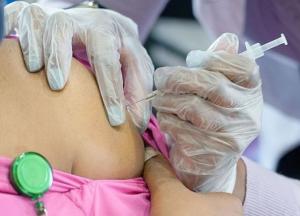 В Минздраве рекомендуют вакцинироваться от коронавируса людям с хроническими болезнями