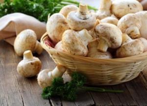 Врачи рассказали, кому особенно полезно есть шампиньоны