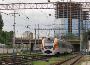 В Украине курсируют семь пассажирских поездов с вагонами-автомобилевозами