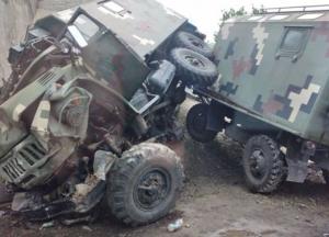 На Харьковщине военный ЗИЛ протаранил мост, есть пострадавшие (фото)