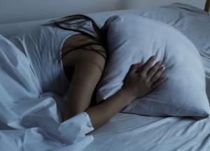 Медики назвали продукты и напитки для крепкого сна