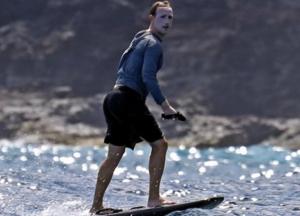 Цукерберг перебрал с солнцезащитным кремом и стал героем фотожаб (фото)