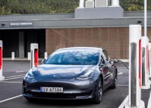 Tesla продала за год рекордное число электромобилей